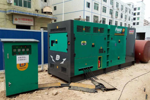 泰山为什么夏季要重点检查发电机组的燃油系统密封性？