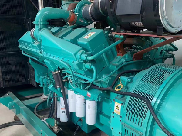 泰山更换100kW柴油发电机组机油时，需要注意哪些事项？