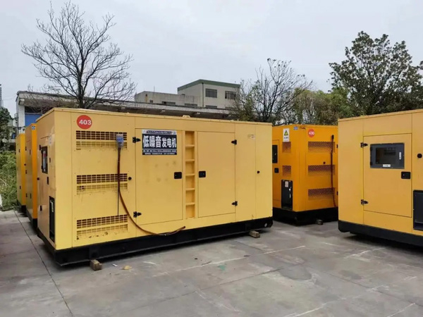 泰山如何检查柴油发电机的空气滤清器是否需要更换？