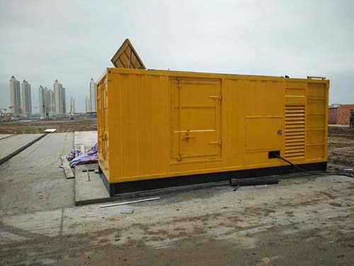 泰山合同中关于乙方责任导致工期延误的赔偿标准应该如何制定？